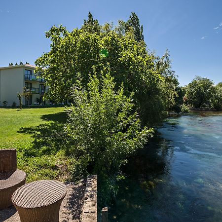 Sowell Hotels Domaine De La Petite Isle LʼIsle-sur-la-Sorgue Exterior foto