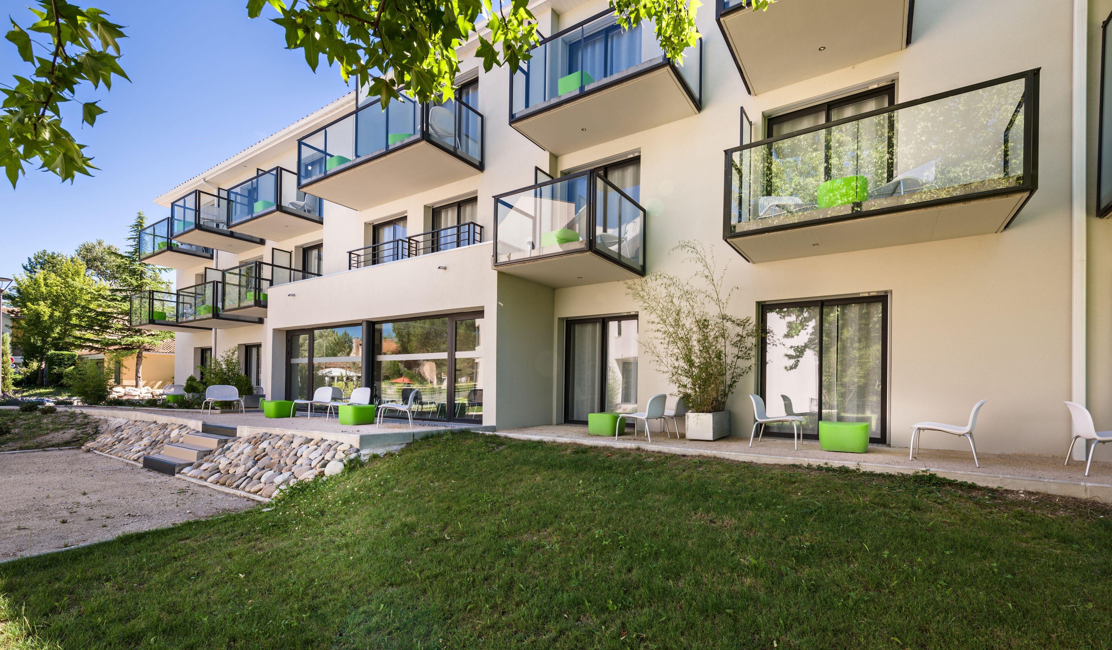 Sowell Hotels Domaine De La Petite Isle LʼIsle-sur-la-Sorgue Exterior foto