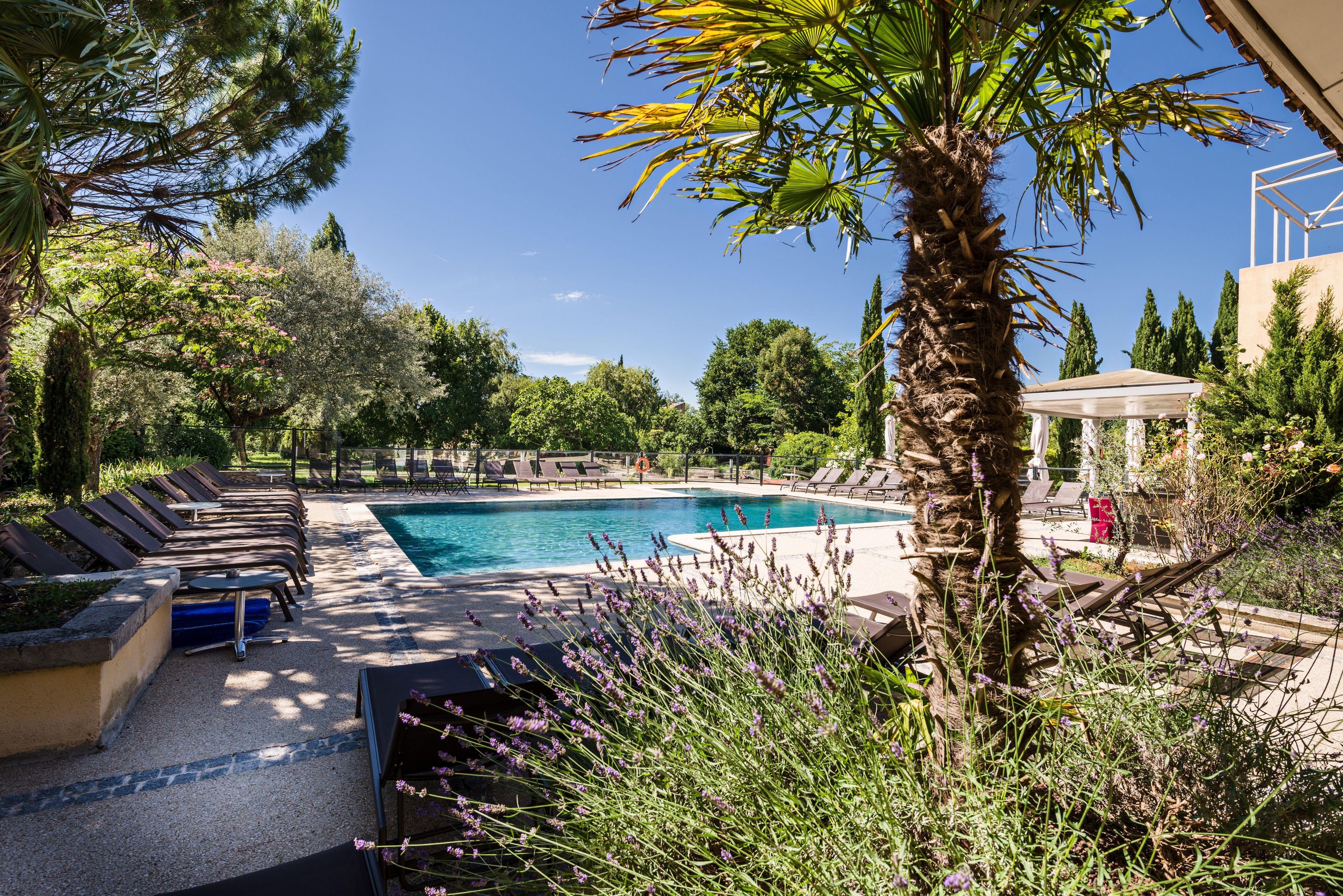 Sowell Hotels Domaine De La Petite Isle LʼIsle-sur-la-Sorgue Exterior foto