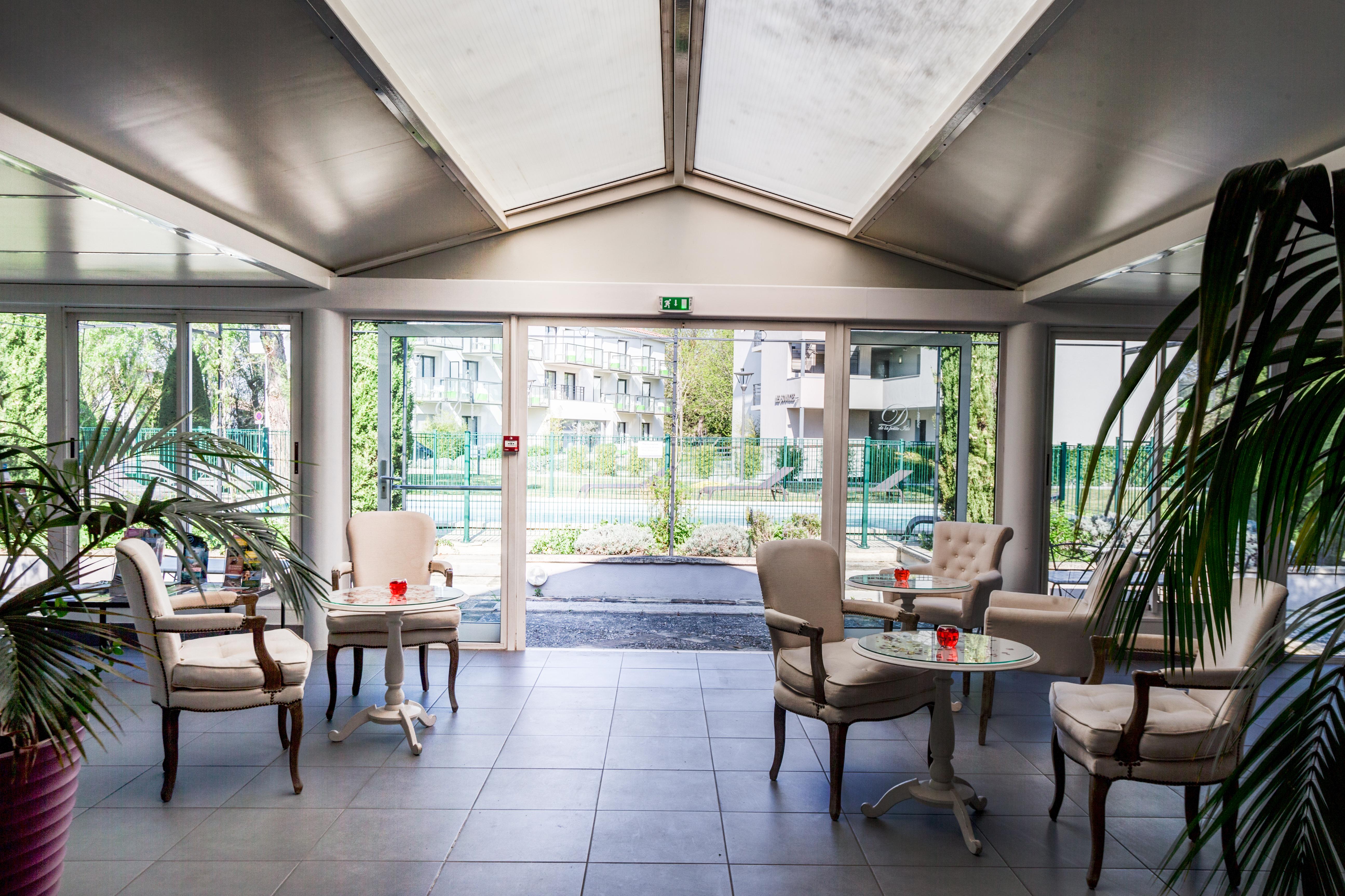 Sowell Hotels Domaine De La Petite Isle LʼIsle-sur-la-Sorgue Exterior foto